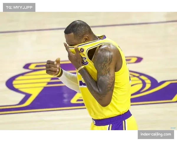 詹姆斯首节独揽10分5篮板4助攻，湖人76人战况胶着